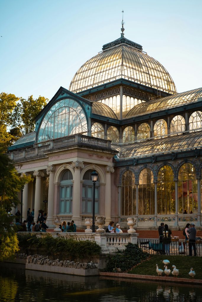 Explore El Retiro Park: Madrid’s Green Jewel for Outdoor Activities and Local Experiences